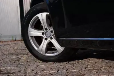 Mercedes-Benz E 220 2017 - 25000 EUR, 168000 km - AUTO.MOTO.pt - 168000km - foto 8 de 30