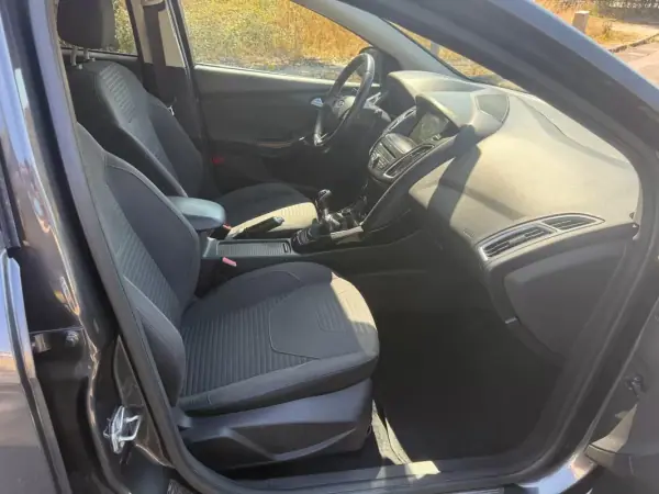 Ford Focus SW 2017 - 9900 EUR, 155000 km - AUTO.MOTO.pt - 155000km - foto 5 de 26