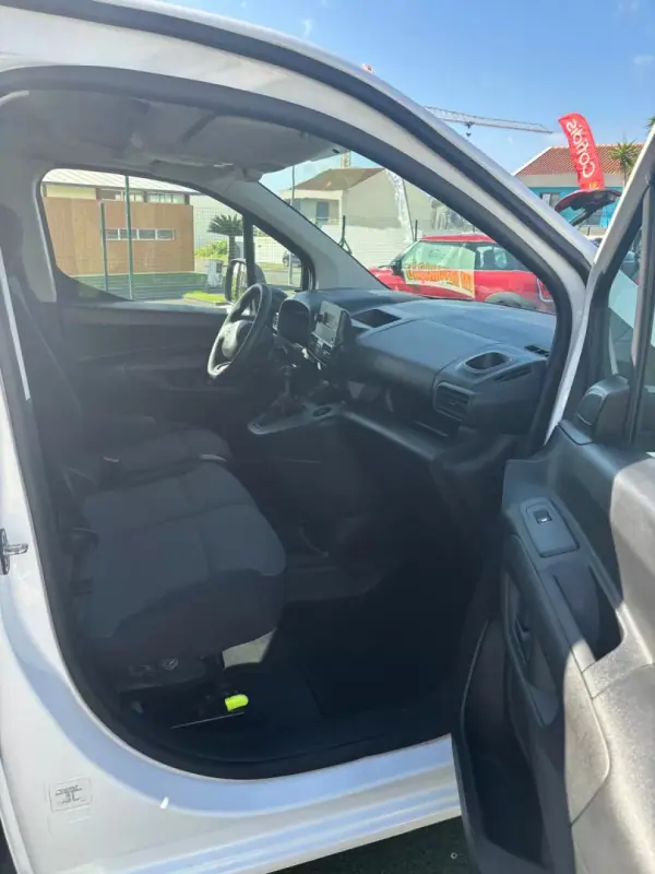 Citroën Berlingo 2020 - 18490 EUR, 101460 km - AUTO.MOTO.pt - 101460km - foto 9 de 12