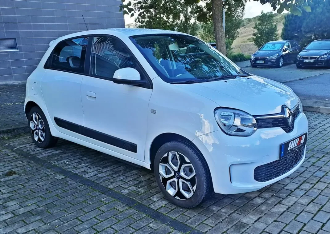 Renault Twingo 2022 - 13990 EUR, 30000 km - AUTO.MOTO.pt - 30000km - foto 1 de 24