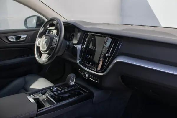 Volvo V60 2022 - 25500 EUR, 123000 km - AUTO.MOTO.pt - 123000km - foto 58 de 63