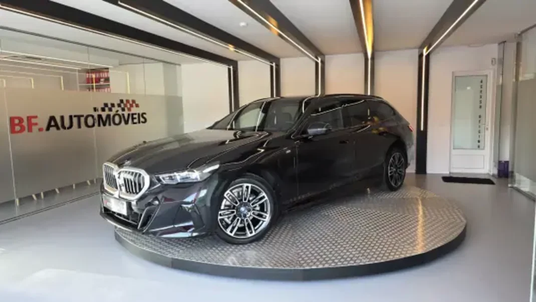 BMW 530e 2024 - 64900 EUR, 8152 km - AUTO.MOTO.pt - 8152km - foto 2 de 59