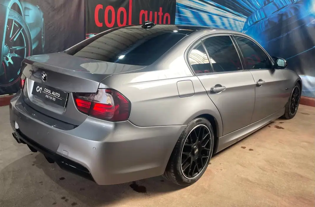 BMW 318 2010 - 10999 EUR, 181000 km - AUTO.MOTO.pt - 181000km - foto 19 de 46