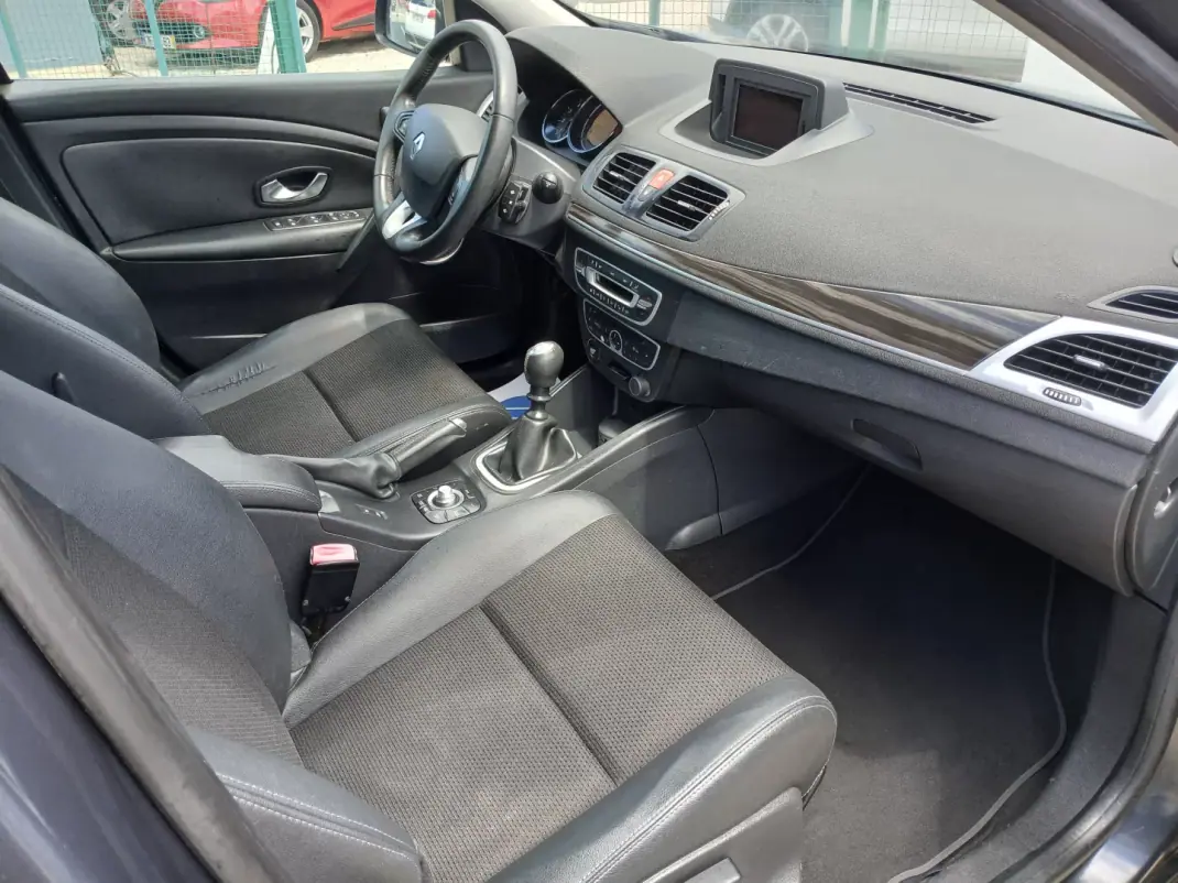 Renault Mégane Sport Tourer 2010 - 6350 EUR, 169329 km - AUTO.MOTO.pt - 169329km - foto 22 de 24