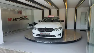 BMW 330 2019 - 22900 EUR, 111028 km - AUTO.MOTO.pt - 111028km - foto 11 de 54