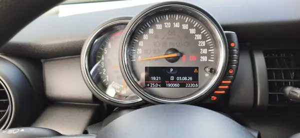 MINI 5 Portas 2016 - 12900 EUR, 190030 km - AUTO.MOTO.pt - 190030km - foto 9 de 12