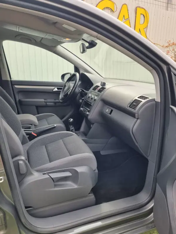 Volkswagen Touran 2014 - 14750 EUR, 122000 km - AUTO.MOTO.pt - 122000km - foto 8 de 17