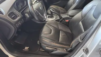 Volvo V40 Cross Country 2013 - 9900 EUR, 239930 km - AUTO.MOTO.pt - 239930km - foto 37 de 55