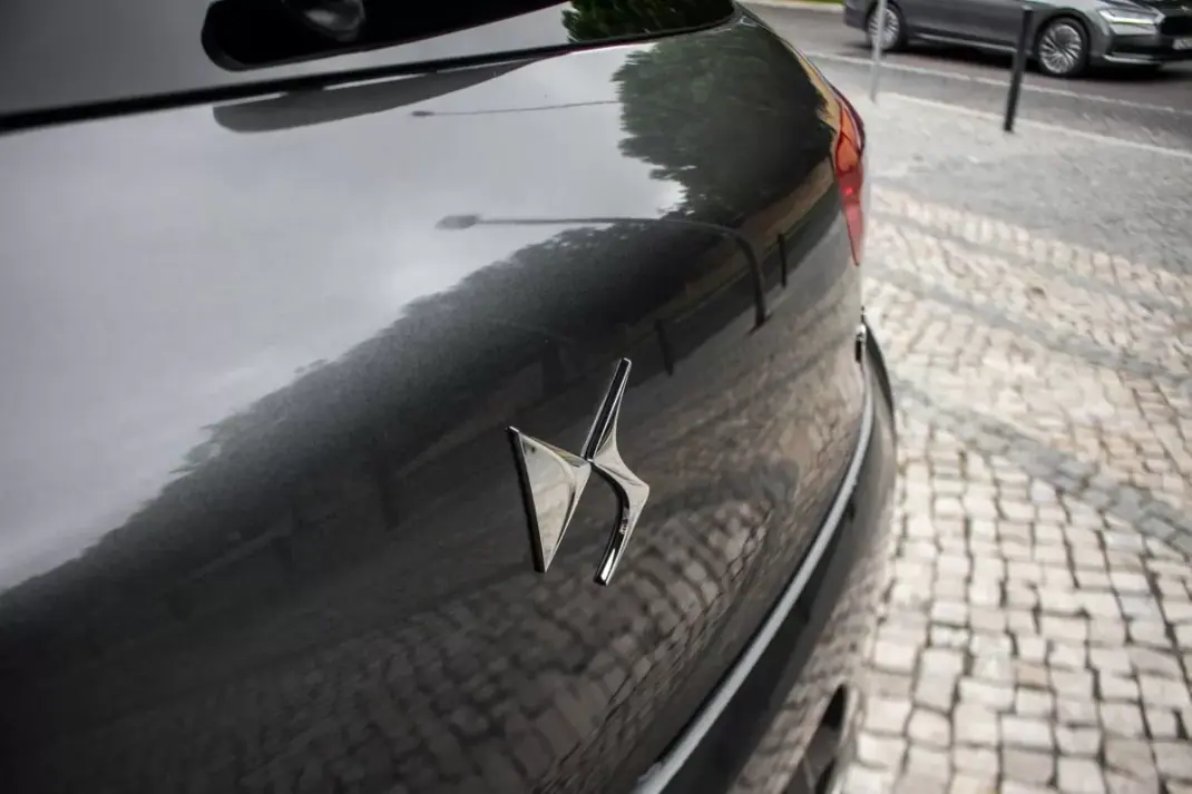 DS DS5 2015 - 8450 EUR, 237267 km - 237267km - foto 12 de 41