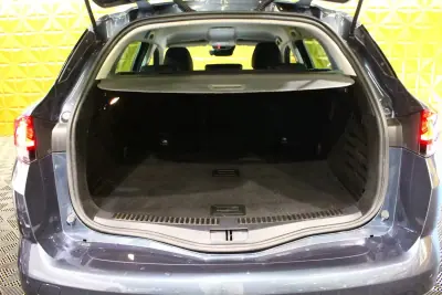 Renault Mégane Sport Tourer 2022 - 15900 EUR, 141000 km - AUTO.MOTO.pt - 141000km - foto 19 de 30