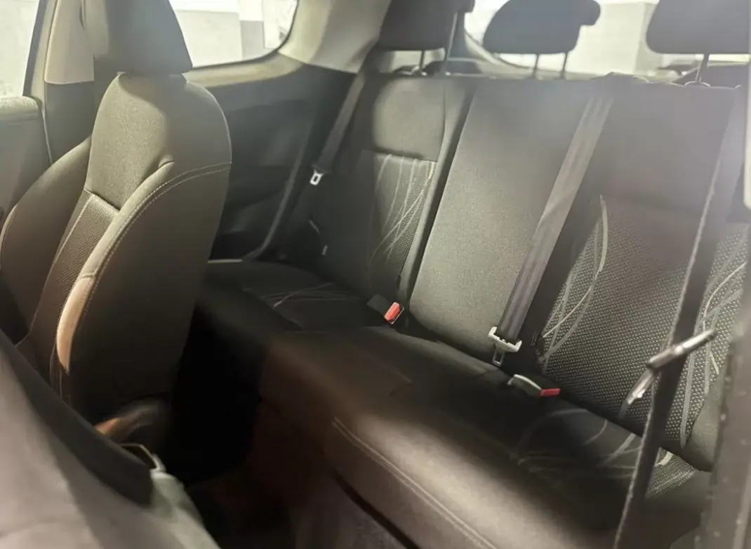 Peugeot 208 2014 - 8990 EUR, 174000 km - AUTO.MOTO.pt - 174000km - foto 8 de 9