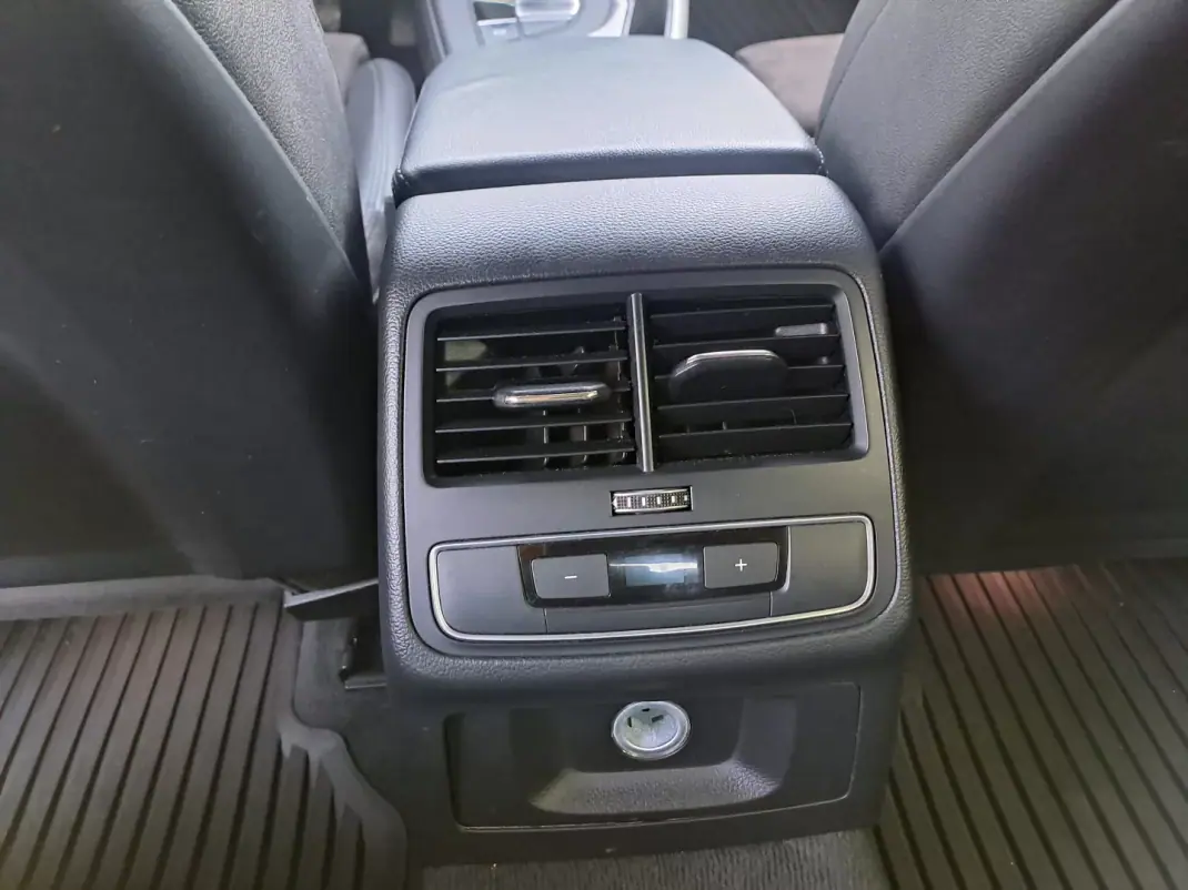 Audi A5 Sportback 2018 - 19750 EUR, 210000 km - AUTO.MOTO.pt - 210000km - foto 16 de 32