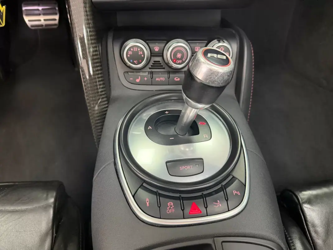 Audi R8 Spyder 2012 - 125000 EUR, 89245 km - 89245km - foto 38 de 44