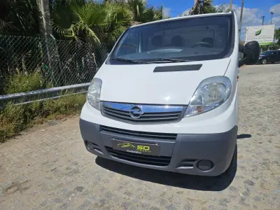 Opel Vivaro 2012 - 10500 EUR, 206000 km - AUTO.MOTO.pt - 206000km - foto 2 de 10