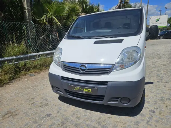 Opel Vivaro 2012 - 10500 EUR, 206000 km - AUTO.MOTO.pt - 206000km - foto 2 de 10