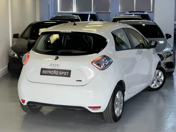 Renault Zoe 2018 - 10990 EUR, 130000 km - AUTO.MOTO.pt - 130000km - foto 4 de 36