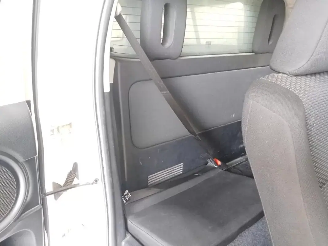 Toyota HILUX 2.4 D-4D 4WD CE 3 L CH 2018 - 23900 EUR, 172409 km - AUTO.MOTO.pt - 172409km - foto 9 de 10