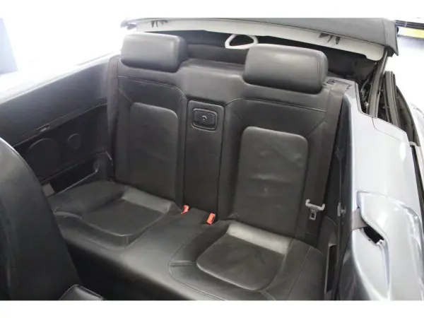 Volkswagen New Beetle Cabriolet 2007 - 7990 EUR, 161340 km - AUTO.MOTO.pt - 161340km - foto 13 de 19