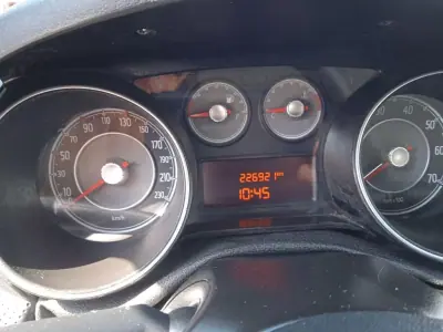 Fiat Punto Evo 2011 - 5490 EUR, 240107 km - AUTO.MOTO.pt - 240107km - foto 9 de 9