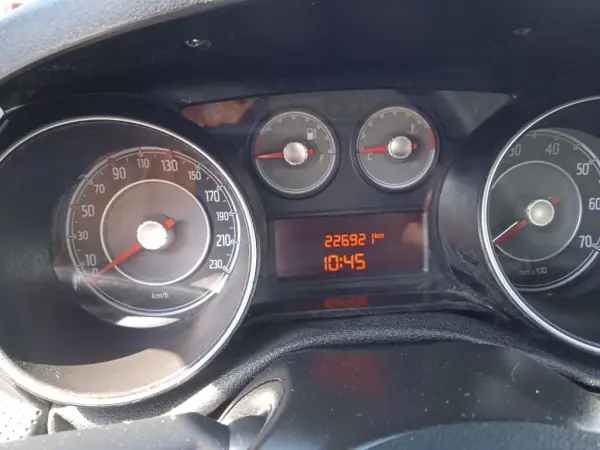 Fiat Punto Evo 2011 - 5490 EUR, 240107 km - AUTO.MOTO.pt - 240107km - foto 9 de 9