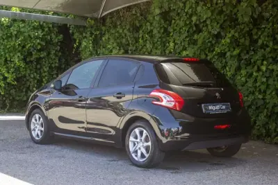Peugeot 208 2012 - 7900 EUR, 99500 km - AUTO.MOTO.pt - 99500km - foto 10 de 16