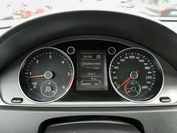 Volkswagen Passat 2012 - 8490 EUR, 296803 km - AUTO.MOTO.pt - 296803km - foto 4 de 27