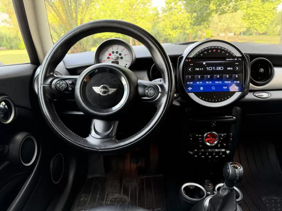 MINI 3 Portas 2011 - 7965 EUR, 258000 km - 258000km - foto 20 de 34