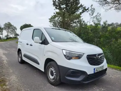 Opel COMBO 2020 - 13750 EUR, 158909 km - AUTO.MOTO.pt - 158909km - foto 15 de 16