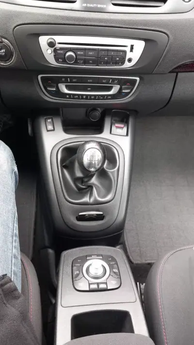 Renault Grand Scénic 2016 - 9800 EUR, 192830 km - AUTO.MOTO.pt - 192830km - foto 7 de 14