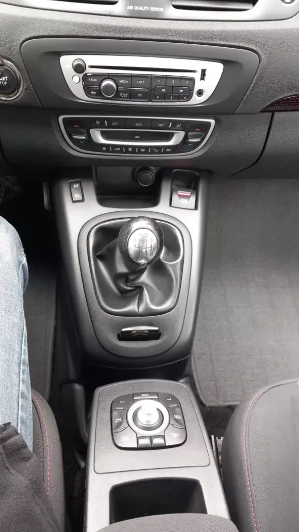 Renault Grand Scénic 2016 - 9800 EUR, 192830 km - AUTO.MOTO.pt - 192830km - foto 7 de 14