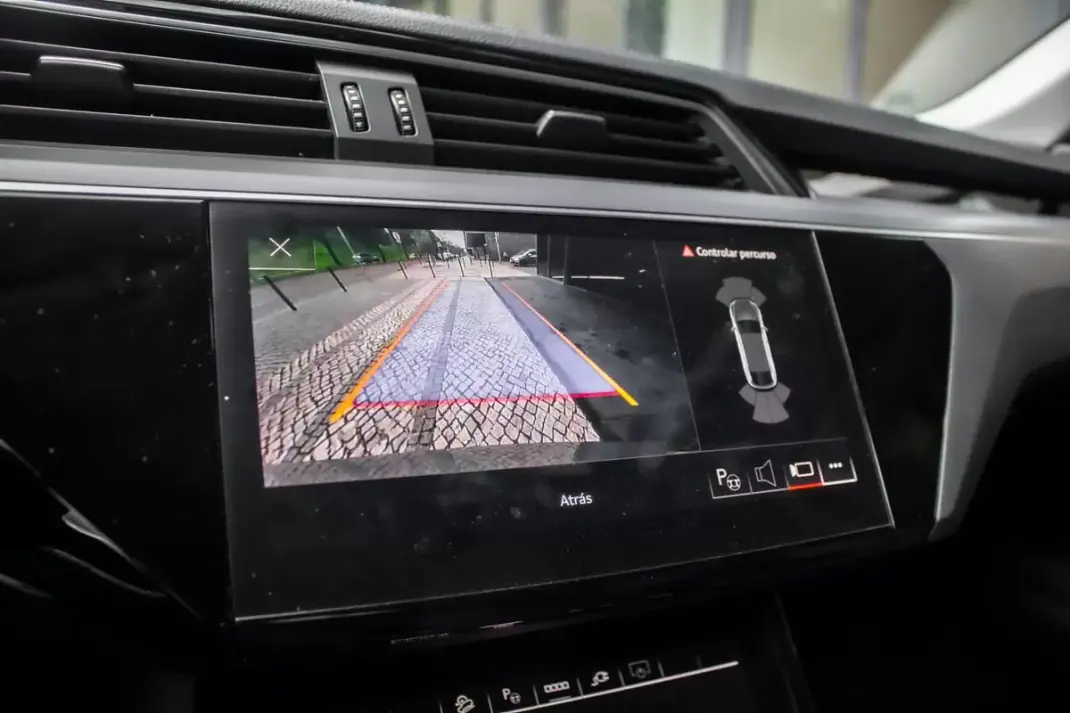 Audi Q8 e-Tron Sportback 2023 - 49900 EUR, 34353 km - AUTO.MOTO.pt - 34353km - foto 44 de 44