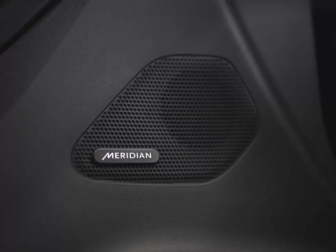 Jaguar F-Pace 2017 - 24990 EUR, 151545 km - AUTO.MOTO.pt - 151545km - foto 19 de 23