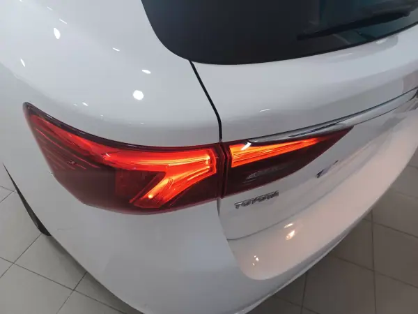Toyota Avensis Touring Sports 2016 - 15980 EUR, 120621 km - AUTO.MOTO.pt - 120621km - foto 33 de 45