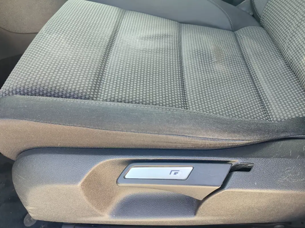 Volkswagen Golf 2011 - 10900 EUR, 176000 km - 176000km - foto 19 de 25