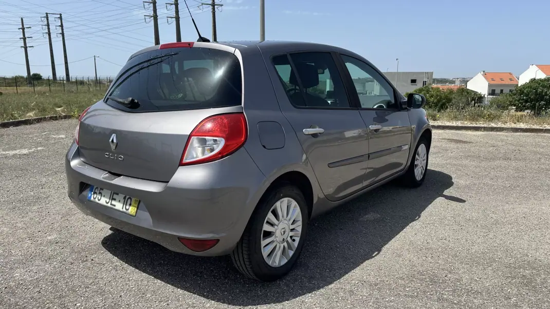 Renault Clio 2010 - 3650 EUR, 202000 km - AUTO.MOTO.pt - 202000km - foto 7 de 15