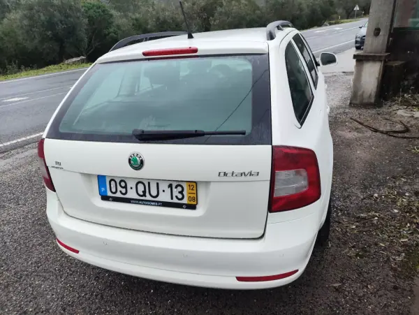 Skoda Octavia Break 2012 - 7400 EUR, 299630 km - AUTO.MOTO.pt - 299630km - foto 6 de 8