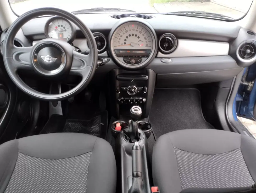 MINI 3 Portas 2011 - 7750 EUR, 200000 km - AUTO.MOTO.pt - 200000km - foto 15 de 23