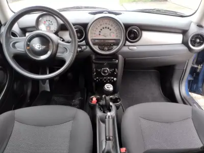 MINI 3 Portas 2011 - 7750 EUR, 200000 km - AUTO.MOTO.pt - 200000km - foto 15 de 23