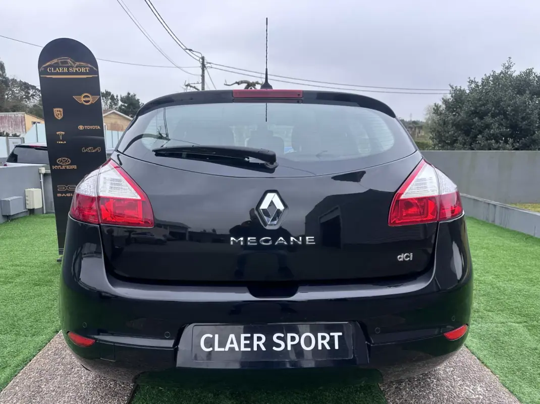 Renault Mégane 2012 - 7900 EUR, 270000 km - AUTO.MOTO.pt - 270000km - foto 8 de 36