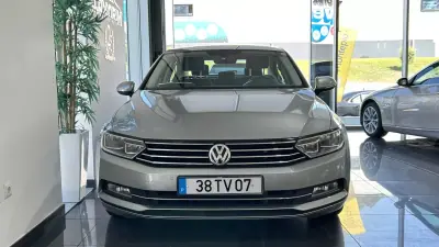 Volkswagen Passat 2018 - 16499 EUR, 183121 km - AUTO.MOTO.pt - 183121km - foto 3 de 19