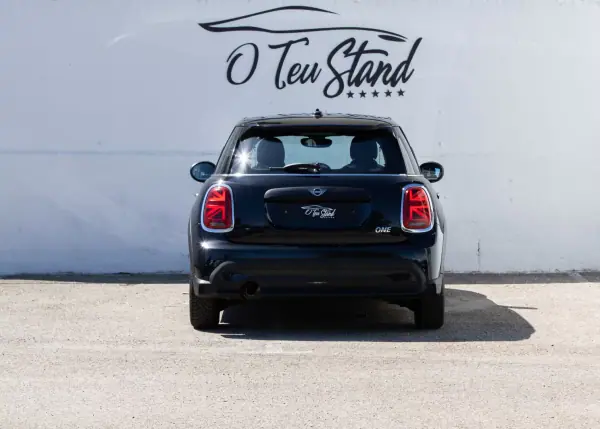 MINI 5 Portas 2022 - 16999 EUR, 153000 km - AUTO.MOTO.pt - 153000km - foto 4 de 38