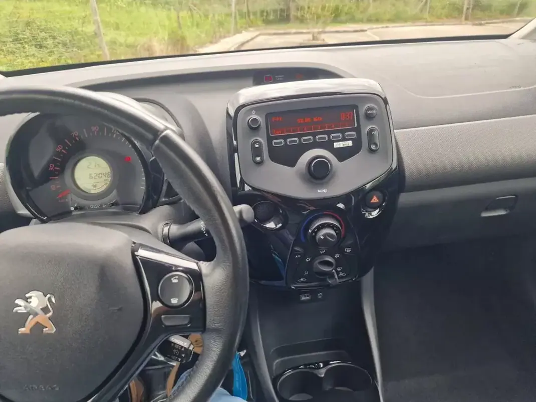 Peugeot 108 2021 - 11000 EUR, 62048 km - AUTO.MOTO.pt - 62048km - foto 26 de 32