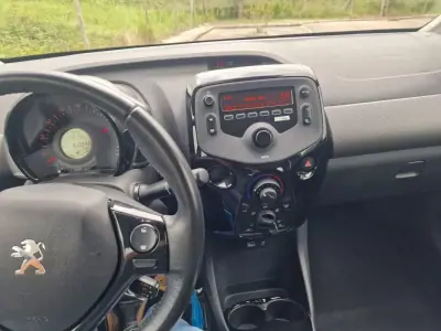 Peugeot 108 2021 - 11000 EUR, 62048 km - AUTO.MOTO.pt - 62048km - foto 26 de 32