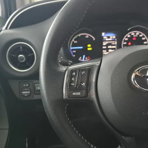 Toyota Yaris 2020 - 17450 EUR, 77356 km - AUTO.MOTO.pt - 77356km - foto 17 de 28