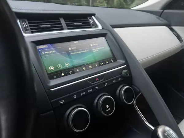Jaguar E-Pace 2018 - 29750 EUR, 77000 km - AUTO.MOTO.pt - 77000km - foto 46 de 53