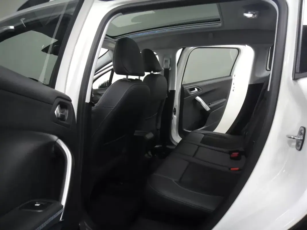 Peugeot 2008 2019 - 11250 EUR, 90000 km - AUTO.MOTO.pt - 90000km - foto 20 de 32