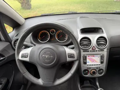Opel Corsa 2013 - 7465 EUR, 99000 km - AUTO.MOTO.pt - 99000km - foto 24 de 41