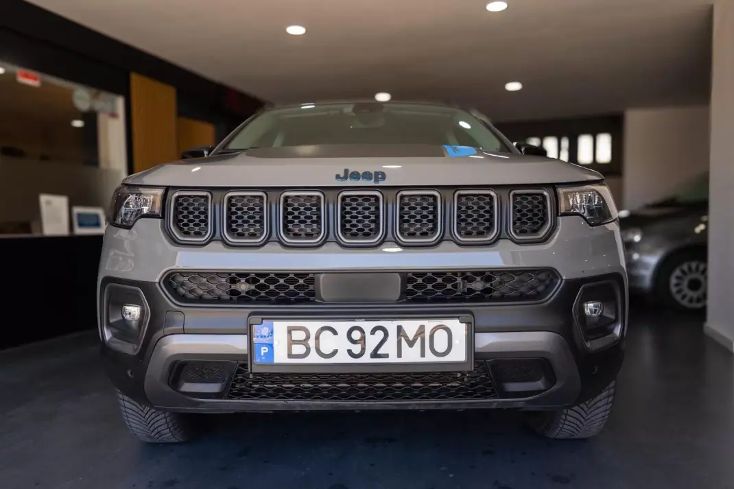 Jeep Compass 2023 - 27500 EUR, 56704 km - AUTO.MOTO.pt - 56704km - foto 2 de 14