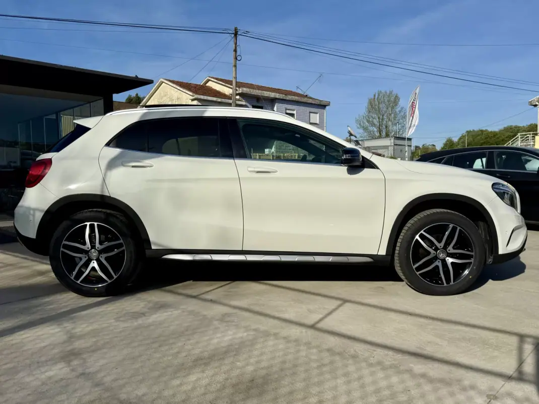 Mercedes-Benz GLA 180 2016 - 17999 EUR, 180000 km - AUTO.MOTO.pt - 180000km - foto 24 de 24