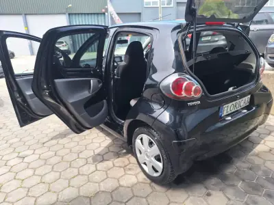 Toyota Aygo 2012 - 5900 EUR, 169000 km - AUTO.MOTO.pt - 169000km - foto 12 de 16